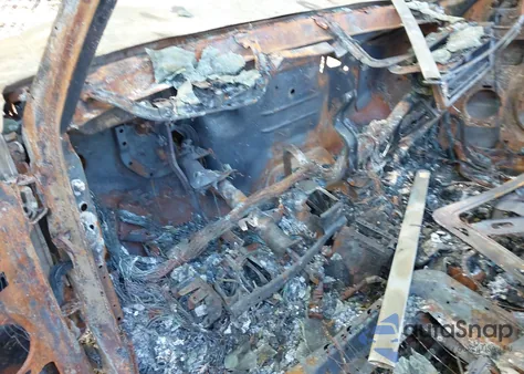 2002 Cadillac Escalade Standard z USA, uszkodzony, nr VIN 1GYEK63N32R207002